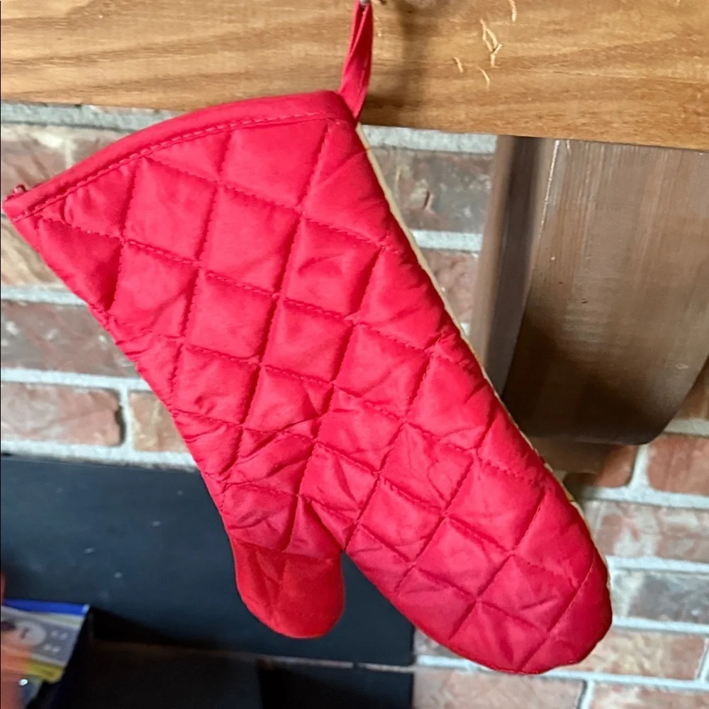 Seasonal Holiday Oven Mitts - Red & Green Christmas Tree Design